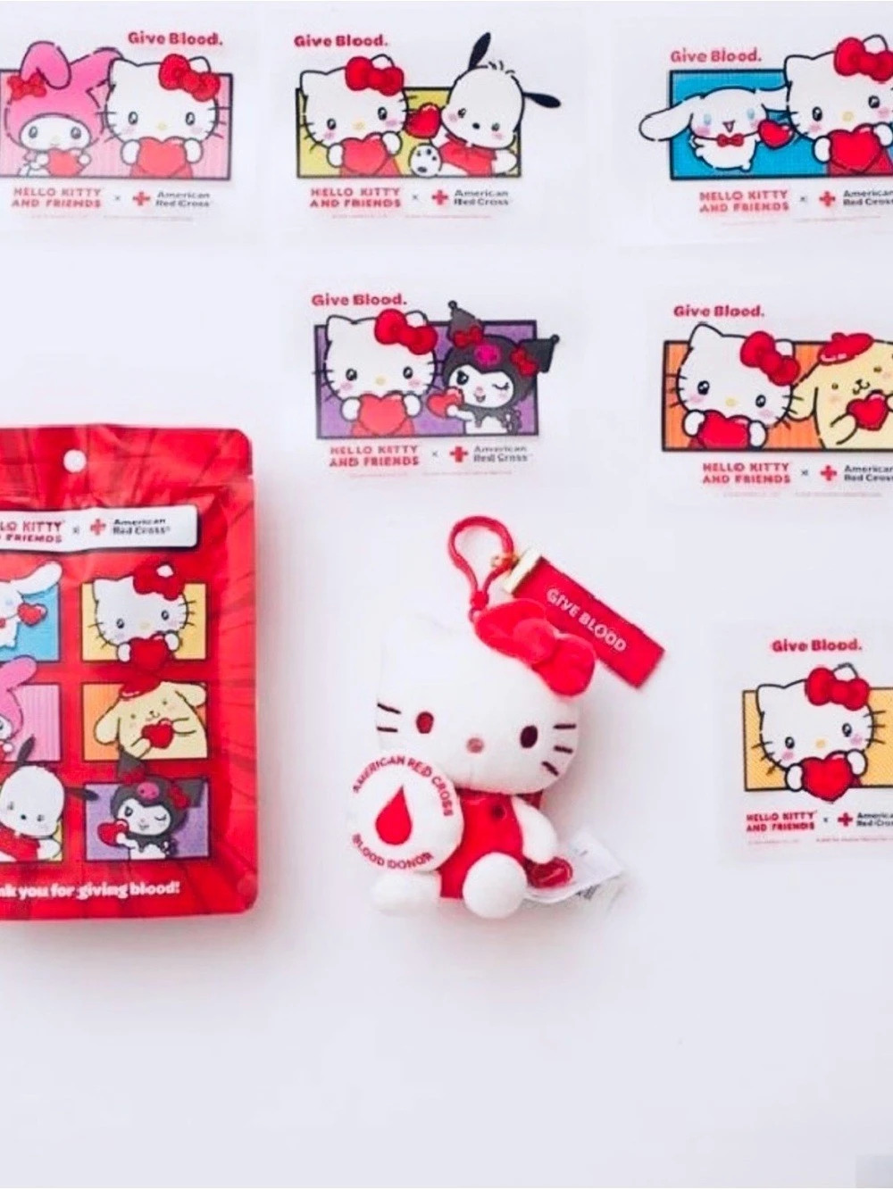 Sanrio Hello Kitty Give Blood Plush Keychain Set Red & White  New. Surprise pouc